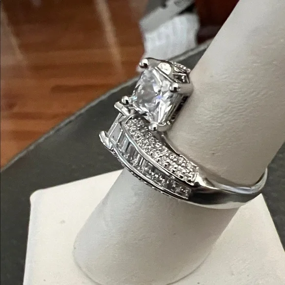 Sparkling Silver-Tone Clear Crystal Wrap Ring - Elegant Women’s Jewelry CZ - Picture 4 of 8